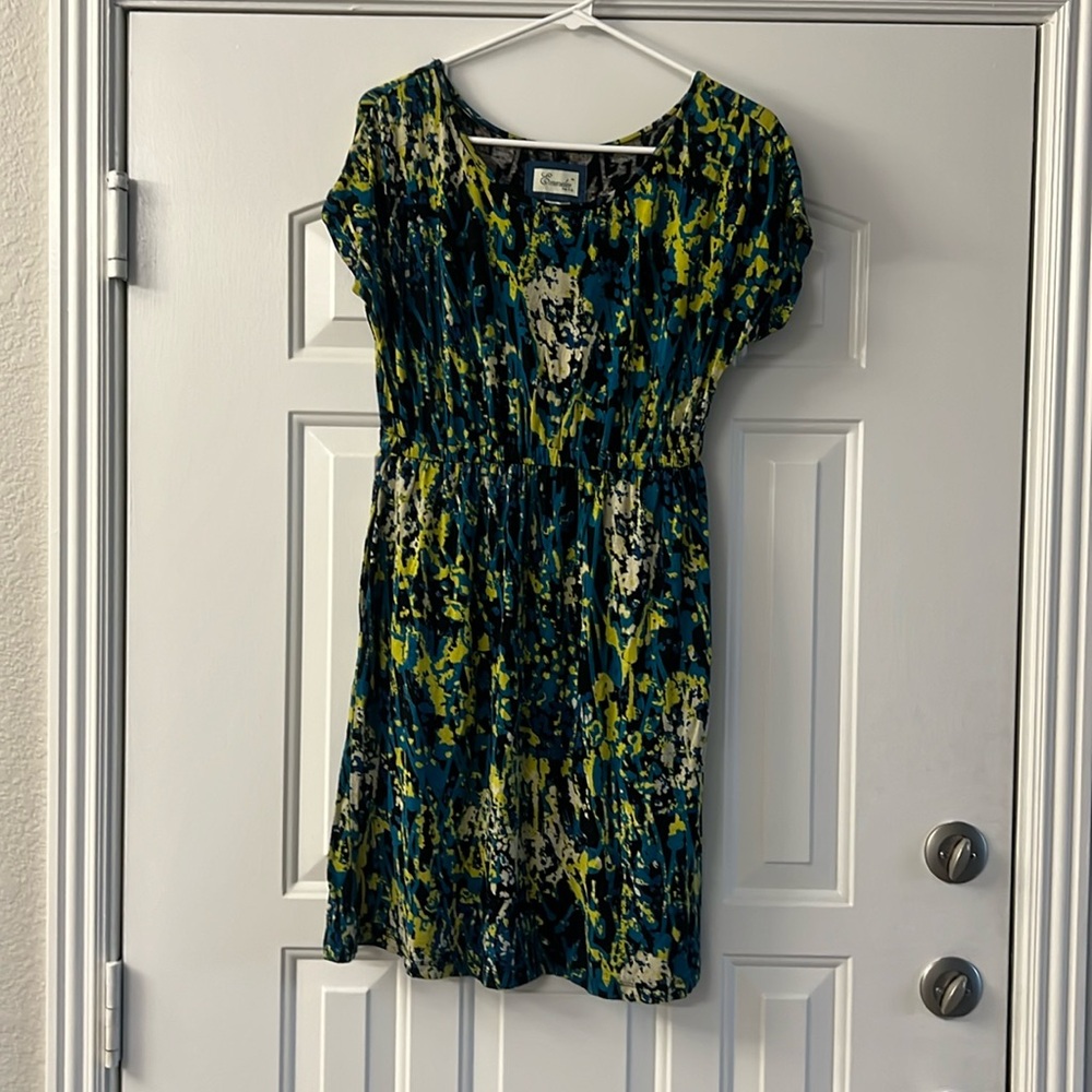 Small knee length dress with pockets
